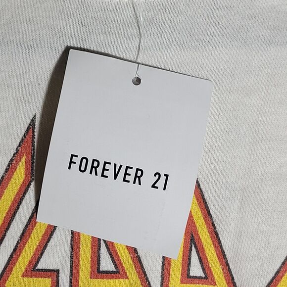 Def Leppard NWT  Crop T shirt Concert Band LS SMALL MEDIUM Forever 21 - Picture 8 of 10